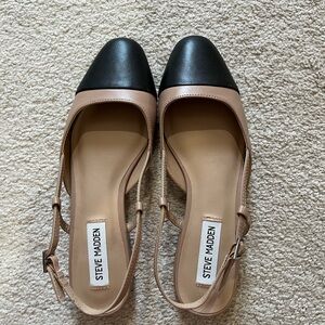 Steve Madden Black and Tan Belinda Flats